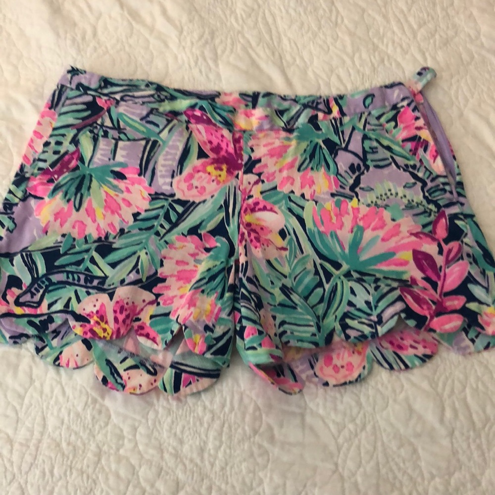 Lilly Pulitzer size 2 scallop shorts